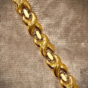 Vintage Gold Tone & Cream Figure 8 Infinity Bracelet